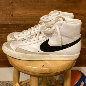 Size us13. In great shape no damage.